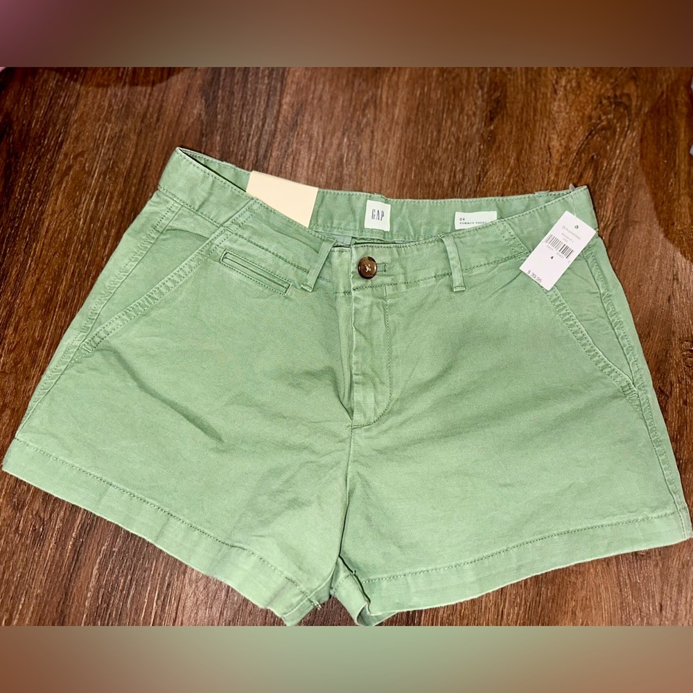 GAP Women's Green Shorts Size 4